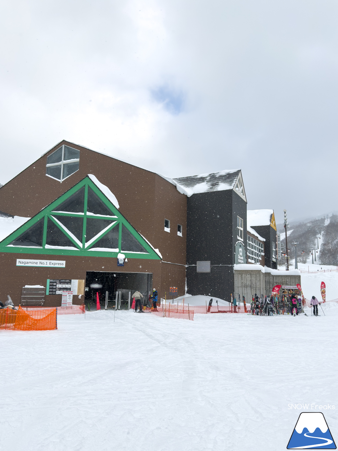 キロロリゾート｜遅ればせながら…。積雪200cmのキロロで、2025～2026 SNOW Freaks『初滑り』。今シーズンもどうぞよろしくお願いいたします！